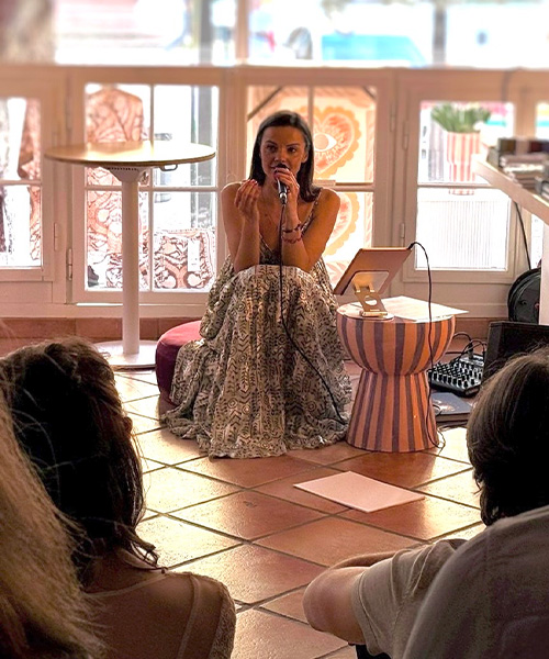 S&auml;ngerin Natalia Wroblewska bei einem Wohnzimmerkonzert in Karlsruhe